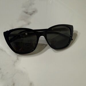Classic Black Cat-Eye Women's Sunglasses - Unbranded